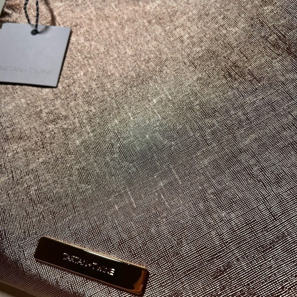 ROSE Gold Metallic Pouch - Picture 3 of 5